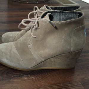 Toms Wedge Tan Boots Size 8.5 New
